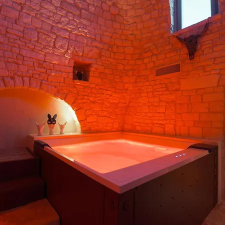 Estrela - Trullo Benessere Nel Centro Storico Di - Bed & Breakfast 2*