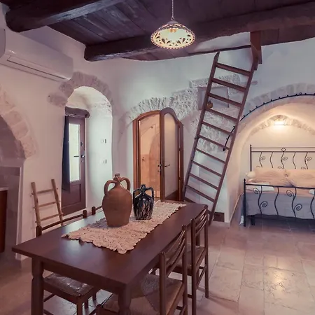 Nocleg ze śniadaniem Trulli Nel Centro Storico Di 4*